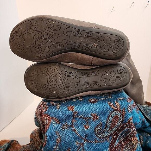 Express Gray Faux Fur Womens Boots Size 7 Man Made Material Tall - Picture 5 of 5